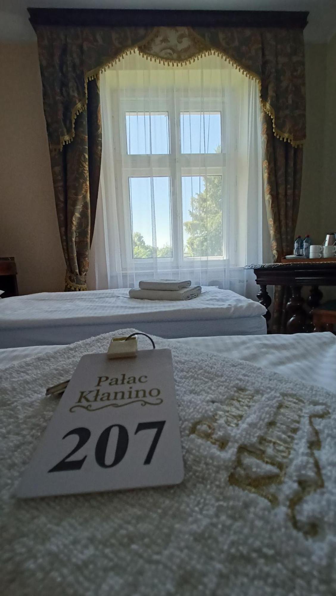 Palac Klanino Buitenkant foto