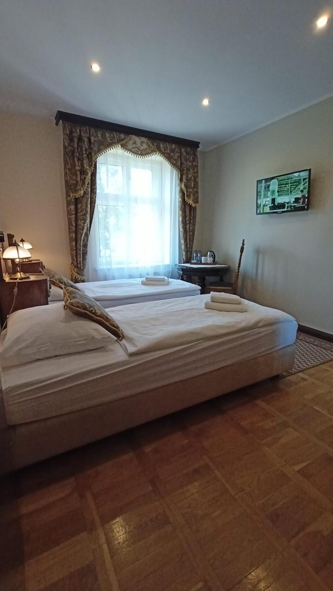 Palac Klanino Buitenkant foto
