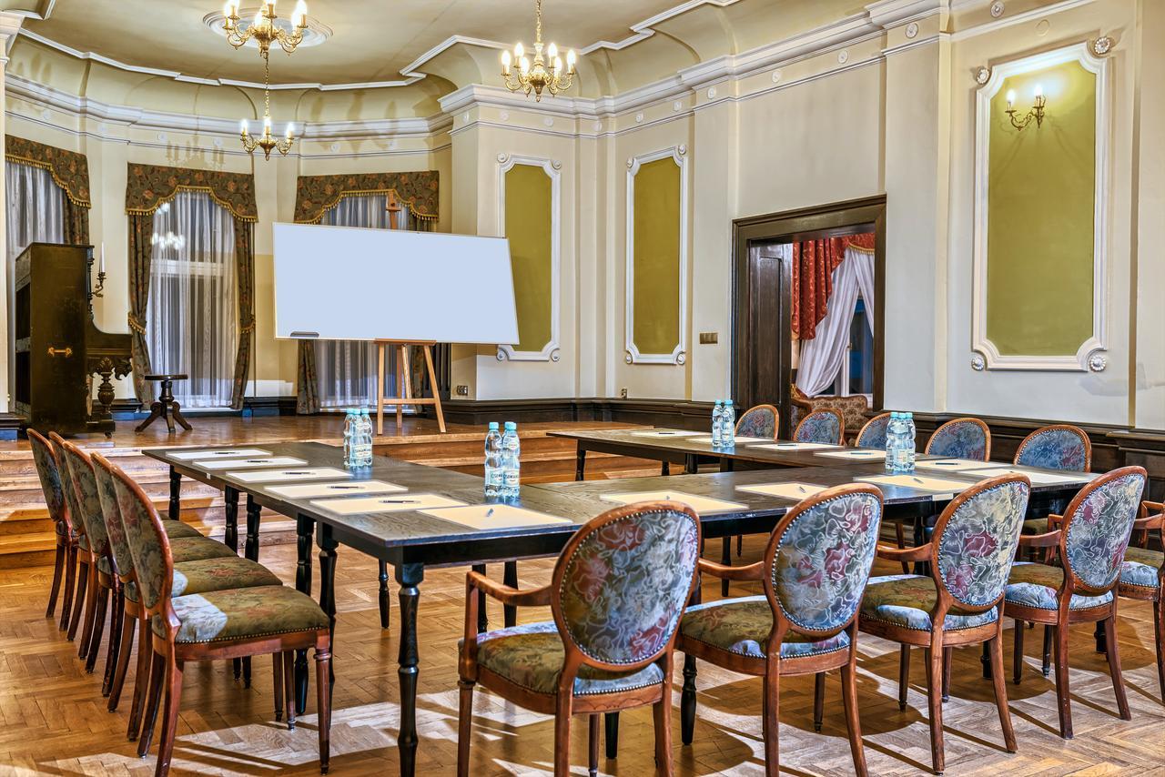 Palac Klanino Buitenkant foto