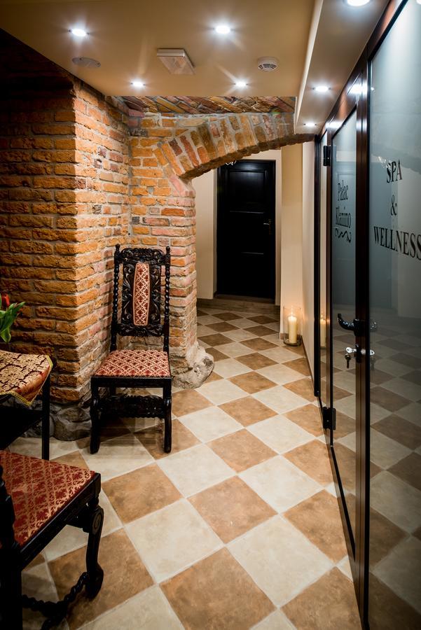 Palac Klanino Buitenkant foto