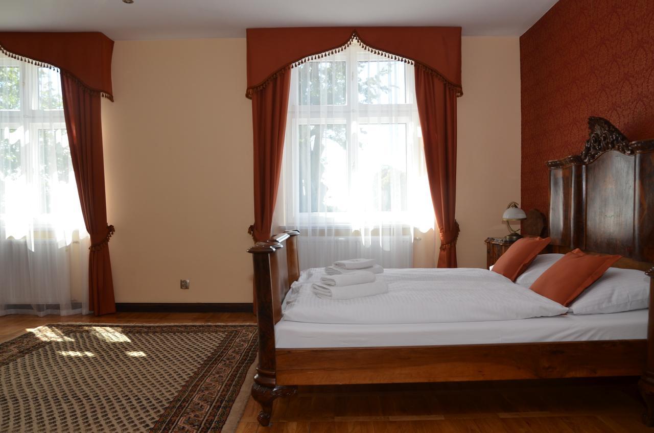 Palac Klanino Buitenkant foto